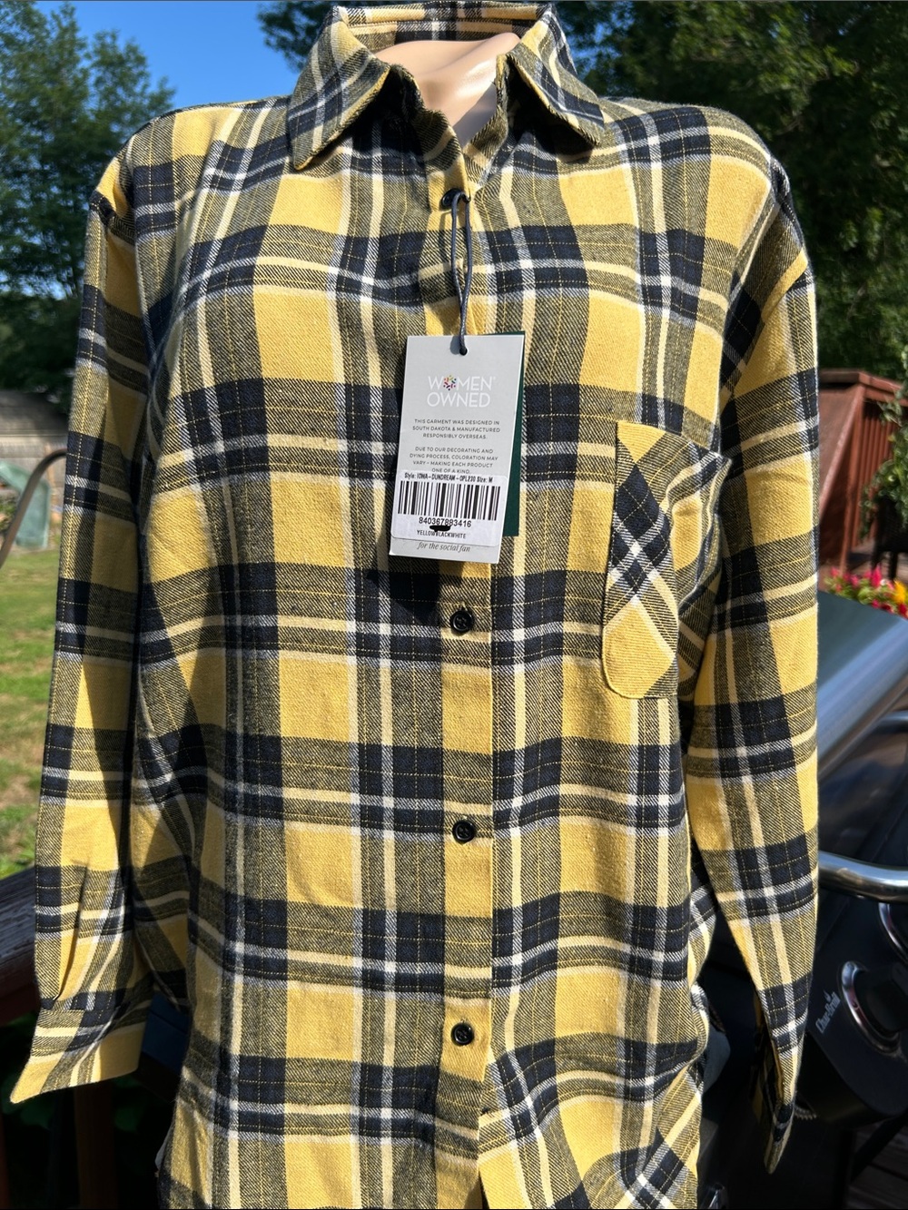 Game day Social Iowa Hawkeyes Plaid Button-Down Shirt- new med